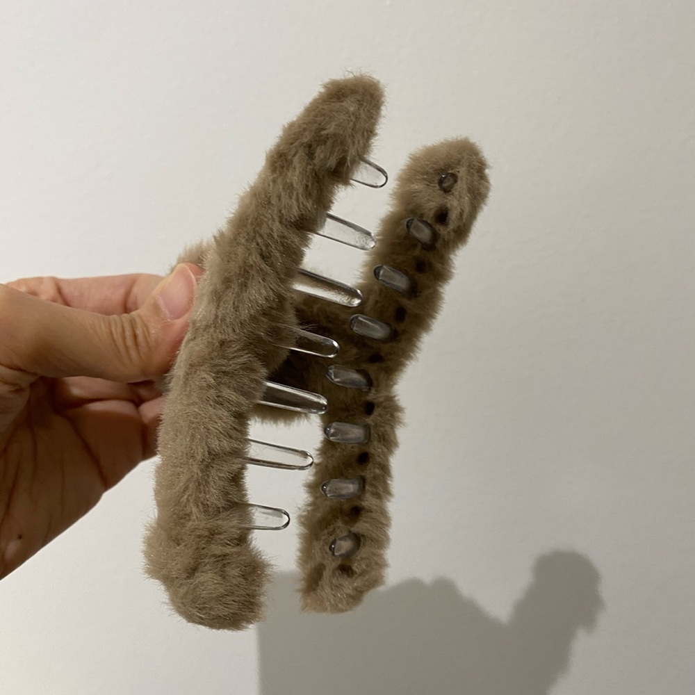 4/$40 |Chic Tan Fluffy Hair Claw Crab Clip Accessory